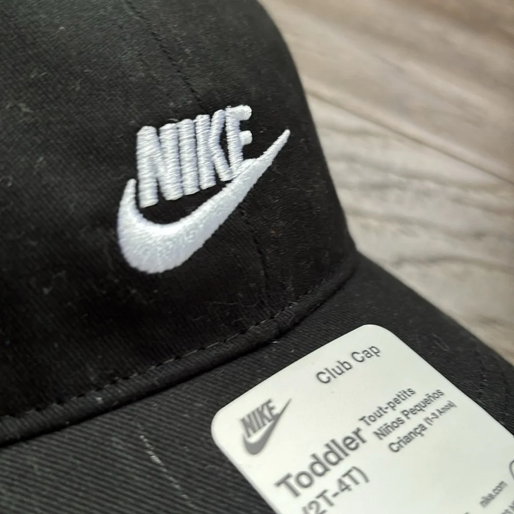 Nike Toddler Club baseball cap,Velcro back,6 vent, embroidered Nike swoosh logo